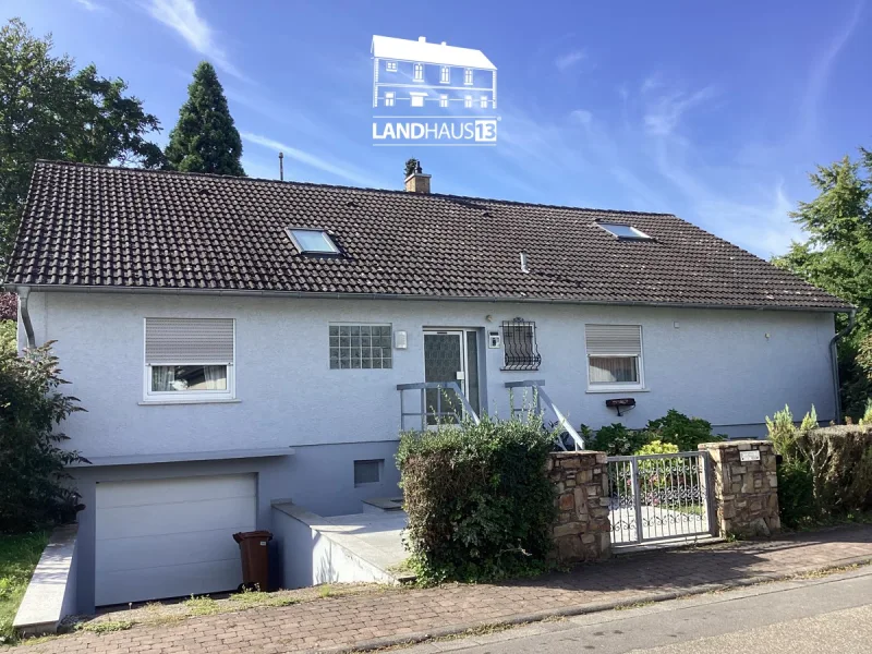 Außenansicht - Haus kaufen in Hahnheim - Freistehendes Einfamilienhaus mit wunderschönem eingewachsenen Garten für die Familie • Hahnheim