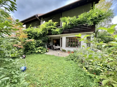 Idyllischer Garten - Haus kaufen in München / Aubing/ Pasing - Perfekt für Familien. Traumhafte, große Doppelhaushälfte. Idyllischer Garten.