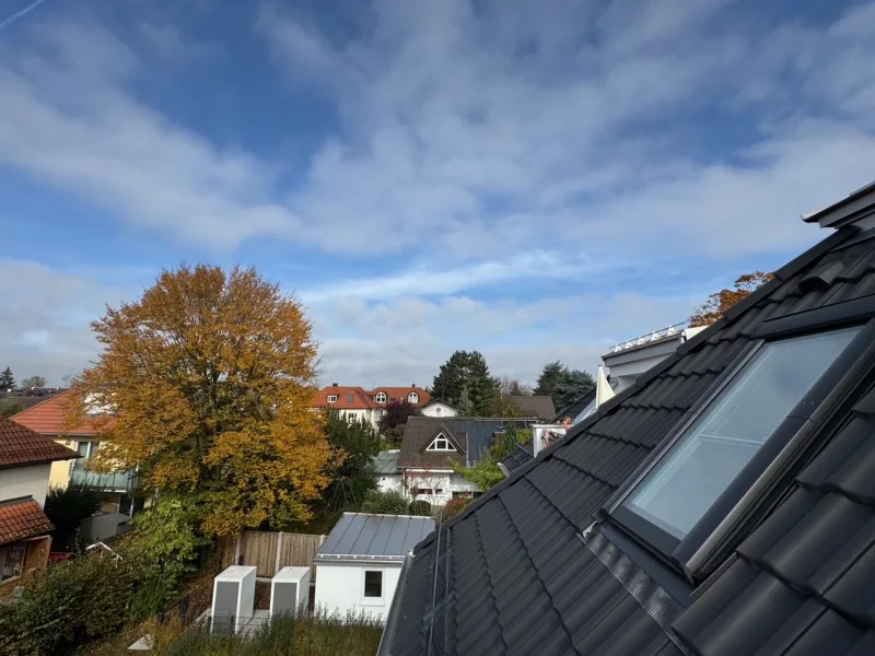 Traumhafter Ausblick - Wohnung kaufen in München - ERSTBEZUG: Traumhafte 2,5-Zimmer-Dachgeschoßwohnung. Herrliche Ausrichtung.