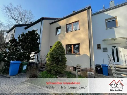 Hausansicht - Haus kaufen in Fürth - Ihr neues Zuhause? Reihenmittelhaus in Naturnähe auf einem Erbpacht-Grundstück in Fürth-Oberfürberg