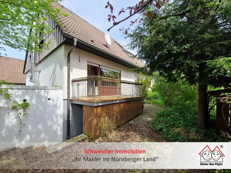 Ansicht vom Garten - Haus kaufen in Reichenschwand - Einfamilienhaus mit Einlieger-Studiowohnung in Reichenschwand