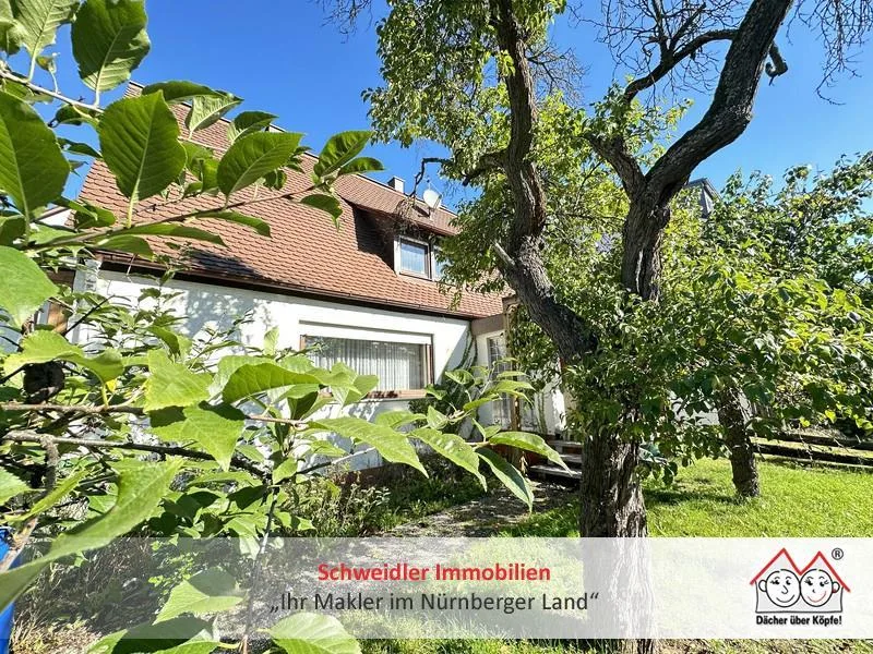 Außenansicht 1 - Haus kaufen in Schwaig - Familien aufgemerkt! XXL-Doppelhaushälfte mit Garage in ruhiger Lage von Schwaig 