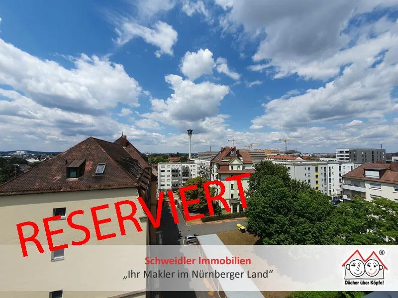 Ausblick Loggia - Wohnung kaufen in Nürnberg - Fast ganz oben den Fernblick genießen: Gepflegte 2,5-Zimmer-Wohnung mit Loggia & Lift in Nbg.-Höfen