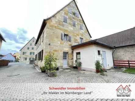 Außenansicht - Haus mieten in Lauf - Rustikal trifft gemütlich – Schönes Bauernhaus mit 6 Zimmern in Lauf-Schönberg zur Miete