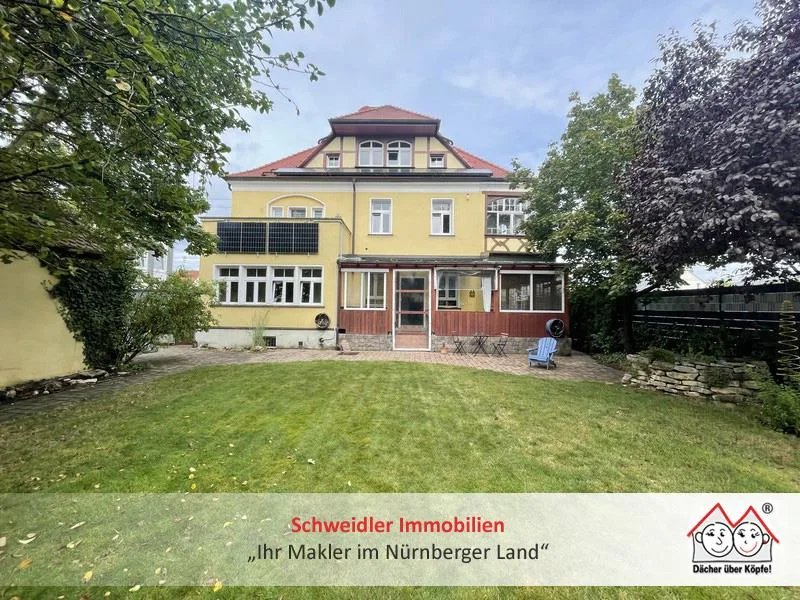 Ansicht Süden - Haus kaufen in Lauf - Absolute Rarität! Imposante Gründerzeit-Villa mit schönem Garten, zentral in Lauf zum Kauf