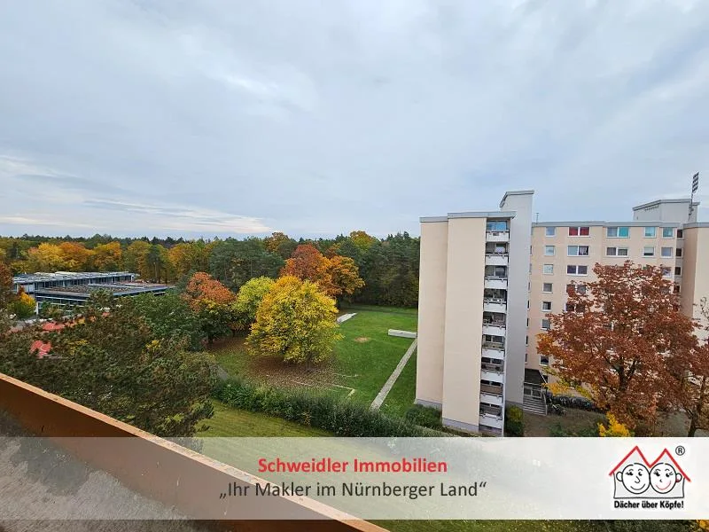 Ausblick Loggia - Wohnung kaufen in Nürnberg - Fernblick! Top 3-Zimmer-Eigentumswohnung mit Loggia in Nürnberg "Longwater"