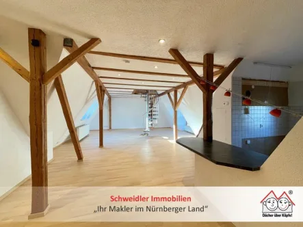 Offener Wohn-/Kochbereich - Wohnung mieten in Lauf - 83 m² beheizbare Werkstatthalle inklusive! 2,5-Zimmer-Studio-Wohnung mit viel Platz in Lauf rechts