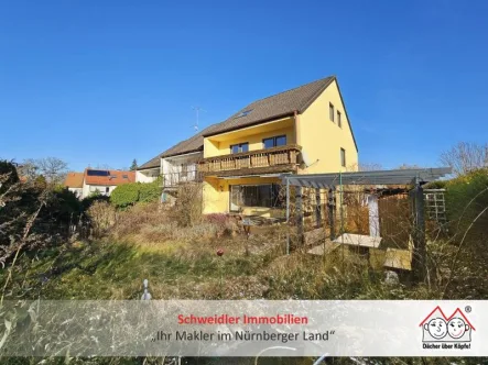 Außenansicht - Haus kaufen in Schwabach - Viel Platz für alles: XXL-Reiheneckhaus mit viel Potenzial & Garage in gefragter Lage von Schwabach