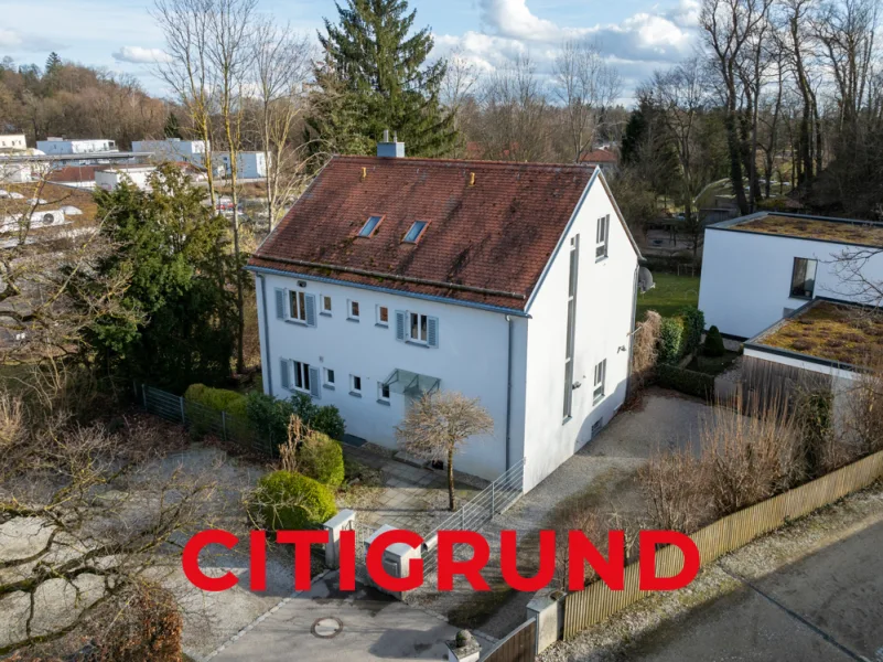 Hausansicht - Haus kaufen in Dachau - Dachau/Nahe idyllischer Grünanlagen - Umfassend saniertes 3-Parteien-Haus mit sonnigem Garten