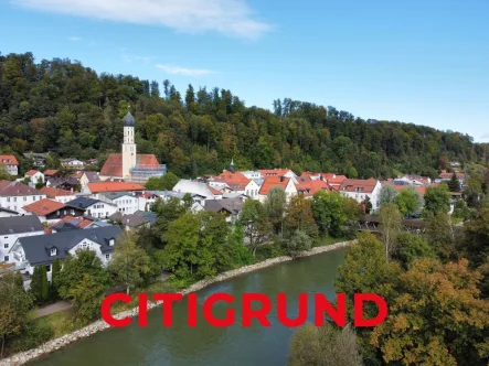 Ansicht Loisach und Stadtzentrum - Wohnung kaufen in Wolfratshausen - Wolfratshausen - Große Wohnung inkl. Balkon im historischen Zentrum - Verwirklichen Sie Ihre Ideen!