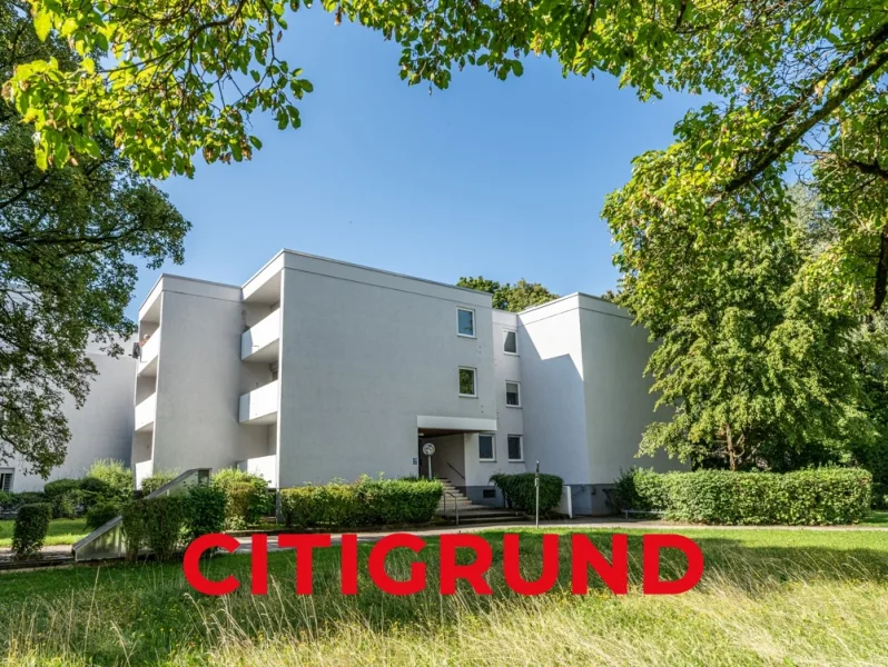 Hausansicht - Wohnung kaufen in München - Bogenhausen - Helles, modernisiertes Flair mit sonniger Westloggia und Ausblick in grüne Idylle