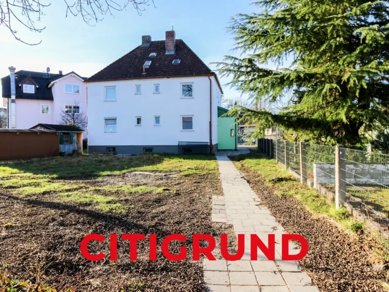 Haus- und Grundstücksansicht - Haus kaufen in München - Feldmoching/Nahe Fasanerie See - Großzügiges MFH mit Gestaltungspotenzial und sonnigem Außenbereich