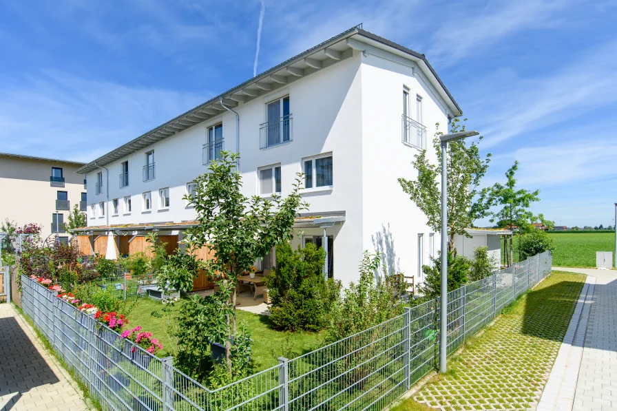 Ein Muster- Haus - Haus kaufen in Großkarolinenfeld - NEUBAU-Reihenmittelhaus mit sehr guter Ausstattung in Großkarolinenfeld!