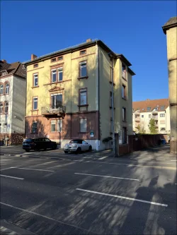 Außenansicht Bestand - Haus kaufen in Aschaffenburg - Ein Schatz im Herzen der Stadt: Charmantes Bestandshaus mit genehmigtem Neubau für 6 Wohnungen