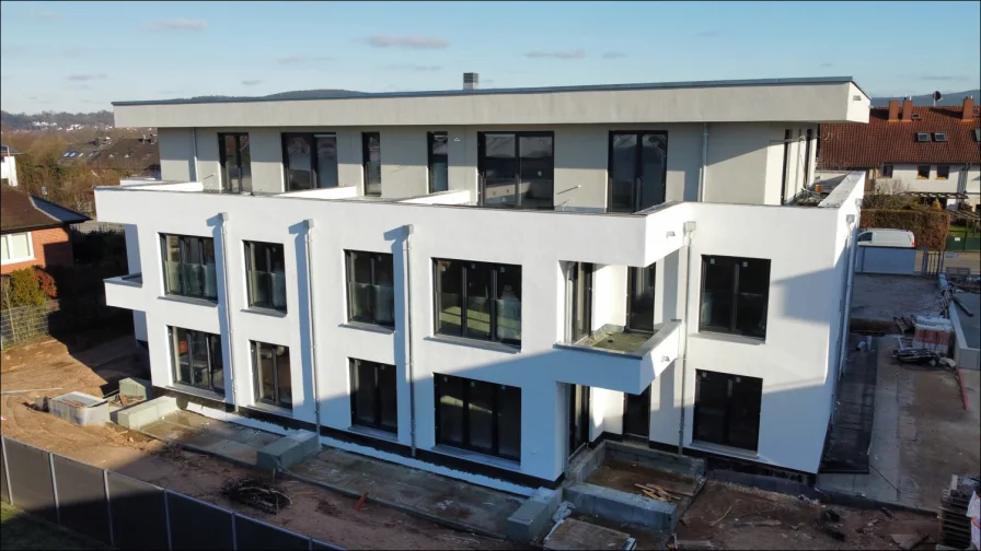 dji_fly_20250113_121038_273_1736766717303_photo_optimized - Wohnung kaufen in Niedernberg - Energiefreundliche 3-Zimmer Wohnung mit Balkon