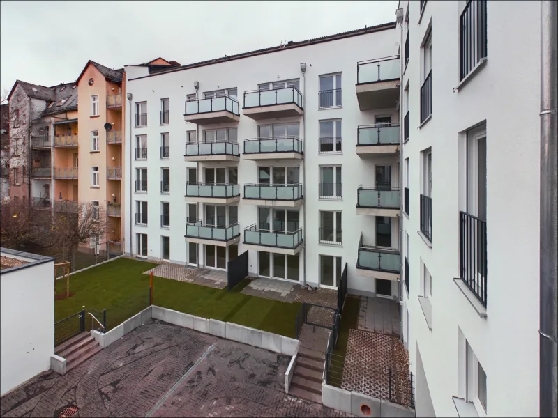 Innenhof - Wohnung kaufen in Offenbach am Main - "BS LIVING" 3 Zimmer Neubau - Eigentumswohnung mit Balkon in Offenbach