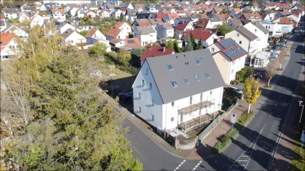 Außenansicht Süd - Haus kaufen in Goldbach - Goldbach: Kernsaniertes Mehrfamilienhaus mit 6 Wohneinheiten.