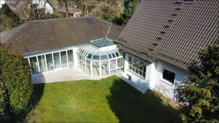 Luftansicht - Haus kaufen in Bessenbach - Stilvolles Traumhaus in Bessenbach