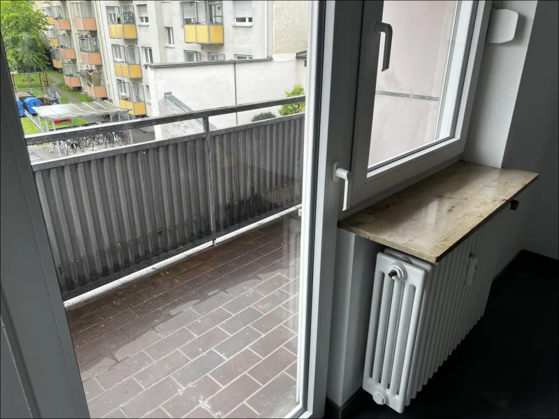 auf dem Balkon