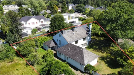 Luftbild - Haus kaufen in Frankfurt Am Main - Exklusives Baugrundstück mit alter Villa am Lerchesberg, Frankfurt am Main