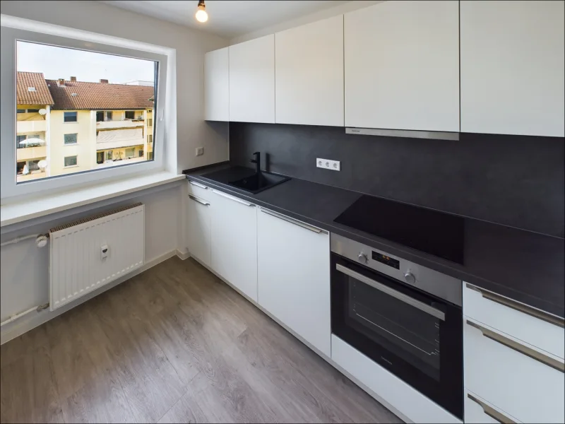 Küche - Wohnung mieten in Aschaffenburg - Sanierte 3-Zimmer Wohnung mit Einbauküche und Balkon in zentraler Lage Aschaffenburg