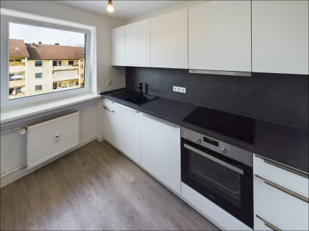 Küche - Wohnung mieten in Aschaffenburg - Sanierte 3-Zimmer Wohnung mit Einbauküche und Balkon in zentraler Lage Aschaffenburg