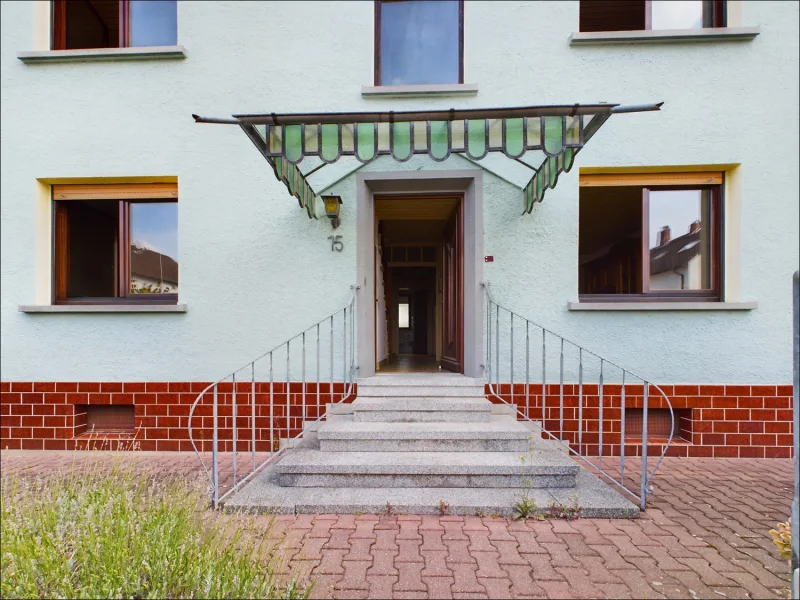 Hauseingang - Haus kaufen in Seligenstadt / Froschhausen - Handwerkerjuwel: Zweifamilienhaus mit großem Garten und Scheune