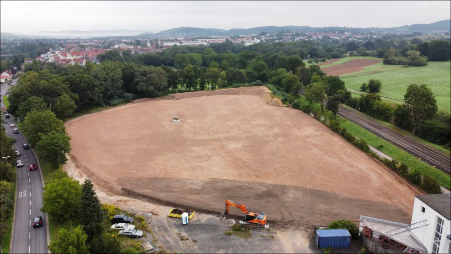 Drohnenansicht - Halle/Lager/Produktion mieten in Aschaffenburg - Geschotterte Freiflächen ab 300 m² - 18.000 m² (1,00 € / m² netto)