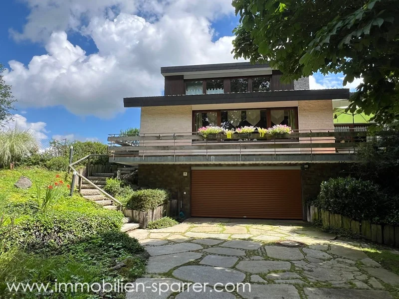  - Haus kaufen in Bechtsrieth - Großzügiges Ein – Zweifamilienhaus mit Terrasse, Balkon und Garten in Bechtsrieth bei Weiden