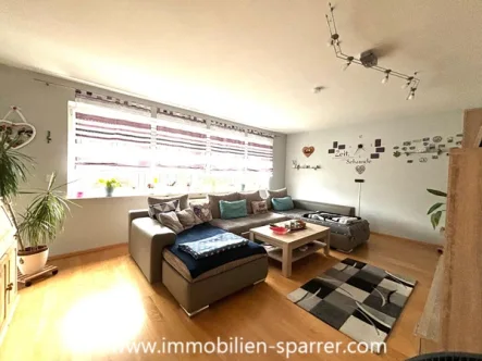  - Wohnung kaufen in Weiherhammer - Helle 4,5-Zimmer-Wohnung mit Terrasse und Garage in Weiherhammer