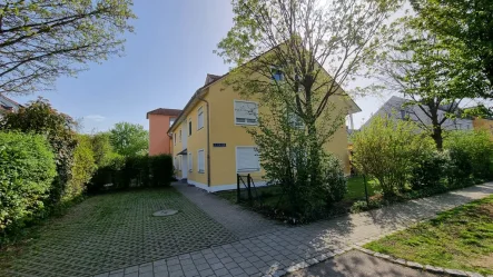 Außenansicht Zugang - Wohnung mieten in Ingolstadt - Hier lockt der Garten! Tolle 3-Zimmer-Erdgeschosswohnung in IN- Ringsee.