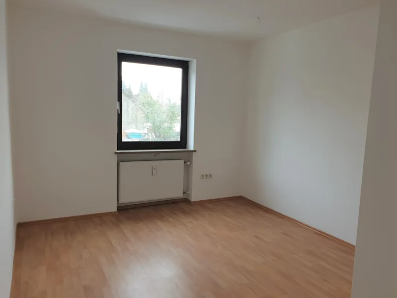 Kind 2 neben Schlafzimmer