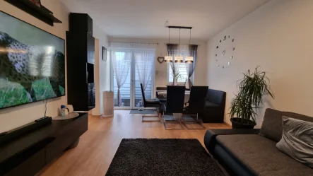 Wohnzimmer - Wohnung mieten in Geisenfeld - Schöne 3 Zimmerwohnung mit Einbauküche und Balkon