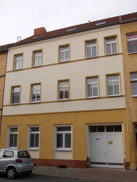 Röhrenstr. 48 - Wohnung mieten in Bitterfeld - Helle, großzügig geräumige 2-Raum-DG-Wohnung in zentraler Lage von Bitterfeld