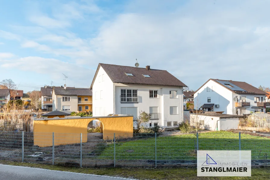 Hausansicht  - Haus kaufen in Langenbach - Renovieren oder Bauen? 2-3-Familienhaus in Langenbach auf großem Grundstück