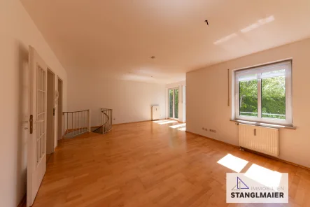 Wohnzimmer - Wohnung kaufen in Freising - Wohnen auf zwei Etagen!2-Zimmer-Maisonette-Wohnung mit Süd-Ost Terrasse