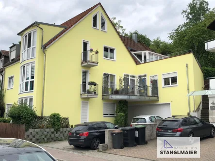 Hausansicht - Wohnung kaufen in Freising / Neustift - Freiraum!Gemütliche 3-Zimmer-Dachgeschoss-Maisonette Wohnung mit Dachterrasse