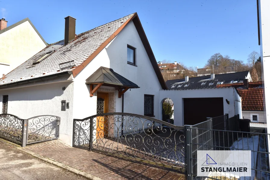 Hausansicht - Haus kaufen in Freising / Neustift - Klein aber Mein!Kleines, bezauberndes Häuschen