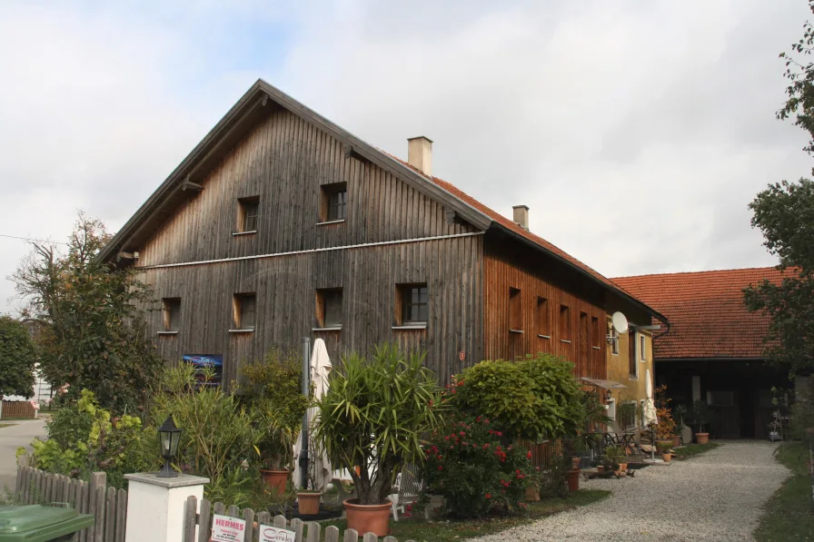 Ansicht  - Haus kaufen in Altfraunhofen - Geräumiges Anwesen in idyllischer Lage