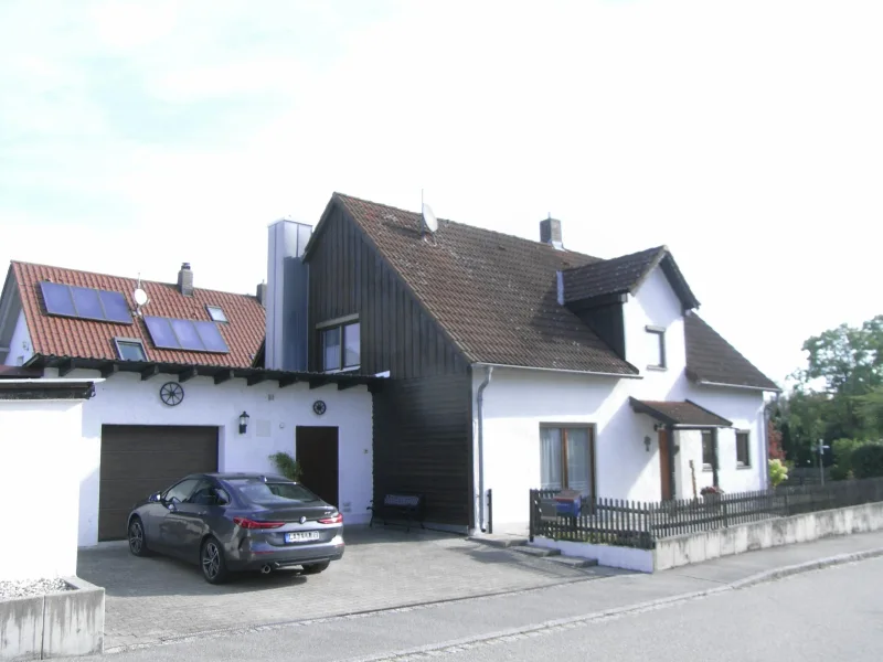 Ansicht - Haus kaufen in Vilsheim - Gepflegtes, älteres Einfamilienhaus mit Nebengebäuden