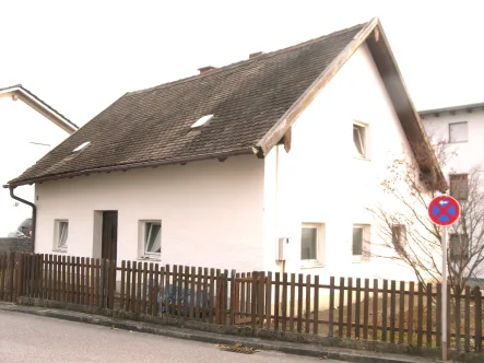 Ansicht 1 - Grundstück kaufen in Essenbach - Kleines Grundstück mit Altbestand im Zentrum von Essenbach