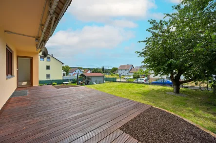 Große Terrasse mit Garten - Wohnung kaufen in Aresing - Attraktive 4-Zimmer-Erdgeschosswohnung mit großer Terrasse und Garten im idyllischen Aresing