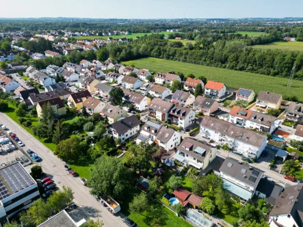 Drohnenaufnahme Karlsfeld - Haus kaufen in Karlsfeld - Familienidyll mit Gestaltungspotenzial: Charmante Doppelhaushälfte in ruhiger Lage von Karlsfeld