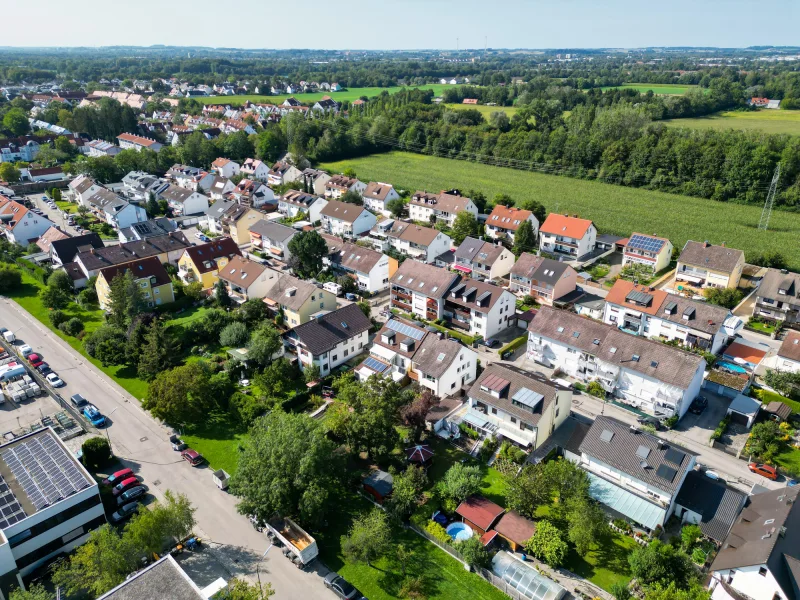 Drohnenaufnahme Karlsfeld - Haus kaufen in Karlsfeld - Familienidyll mit Gestaltungspotenzial: Charmante Doppelhaushälfte in ruhiger Lage von Karlsfeld