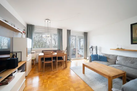 Großzügiger Wohnbereich - Wohnung kaufen in München - Attraktive 3-Zimmer-Etagenwohnung mit großem Balkon und schönem Weitblick nahe dem Ostpark