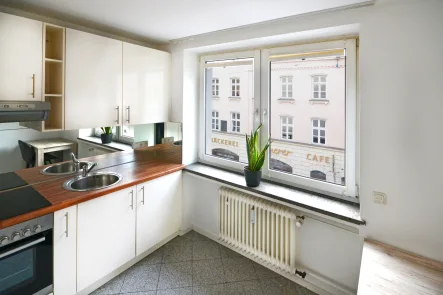 Geräumige Küche - Wohnung kaufen in München - Charmantes 1,5-Zimmer-Apartment in der beliebten Ludwigvorstadt-Isarvorstadt - frei verfügbar