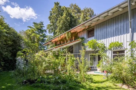 Außenansicht - Haus kaufen in Oberhaching - Großzügiges Anwesen in Oberhachinger Top-Lage