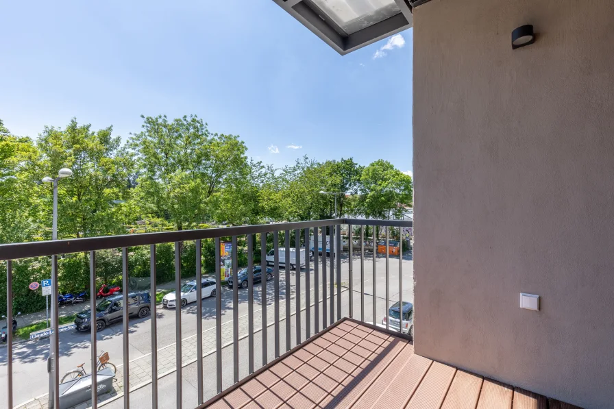 Balkon mit Blick ins Grün