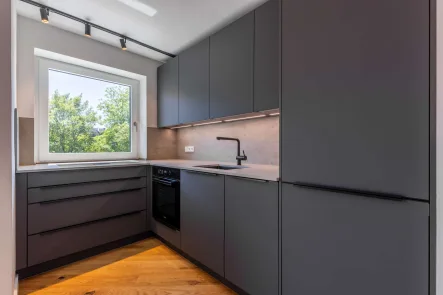 Schreiner-Einbauküche - Wohnung mieten in München - L`ATMOSPHÈRE. 2-Zimmer Wohnung in exklusivem Ensemble