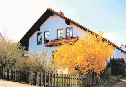 Ostseite - Haus kaufen in Türkheim - Familienfreundliches ruhig gelegenes voll unterkellertes Einfamilienhaus in Türkheim
